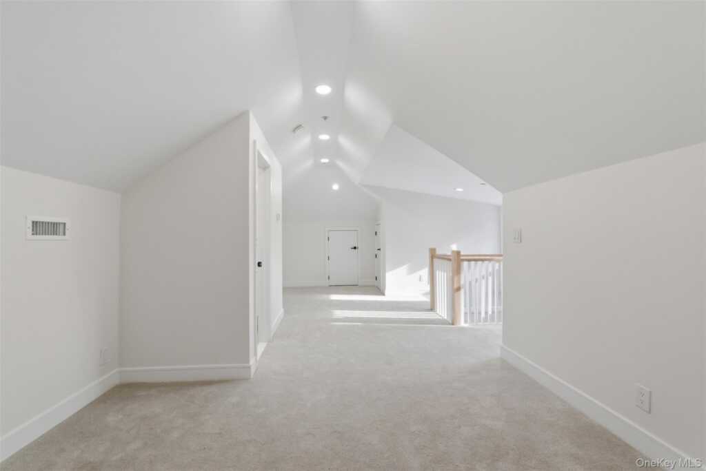 40 Calhoun Avenue, New Rochelle, NY 10801 - Photo 28 of 49