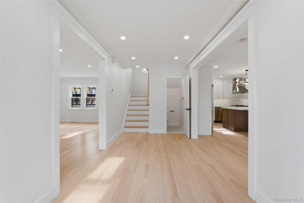 40 Calhoun Avenue, New Rochelle, NY 10801 - Photo 3 of 49