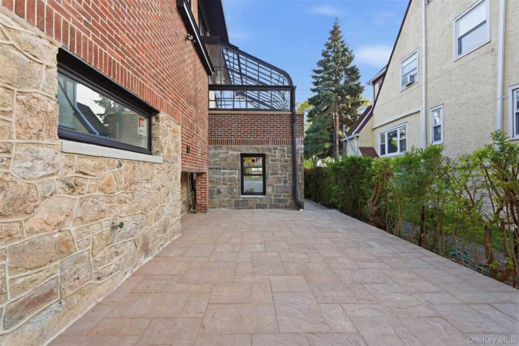 40 Calhoun Avenue, New Rochelle, NY 10801 - Photo 37 of 49