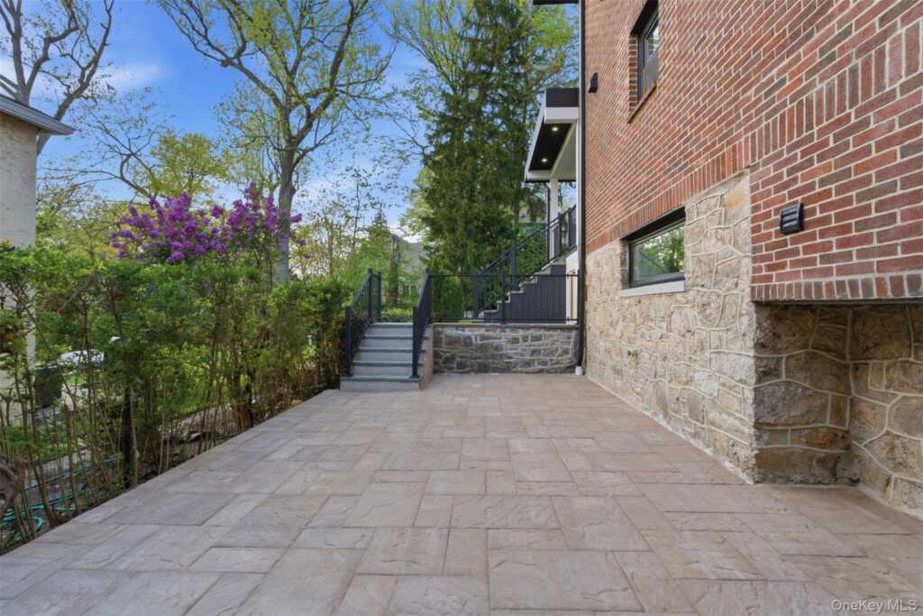 40 Calhoun Avenue, New Rochelle, NY 10801 - Photo 38 of 49