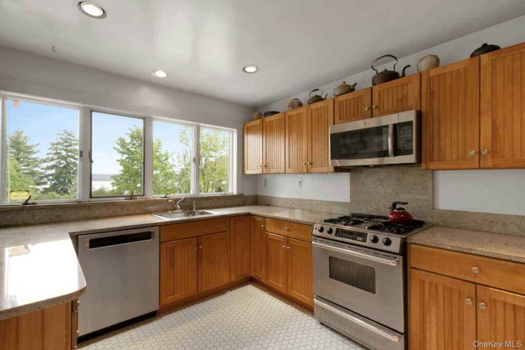32 Laveta Place, Nyack, NY 10960 - Photo 15 of 50
