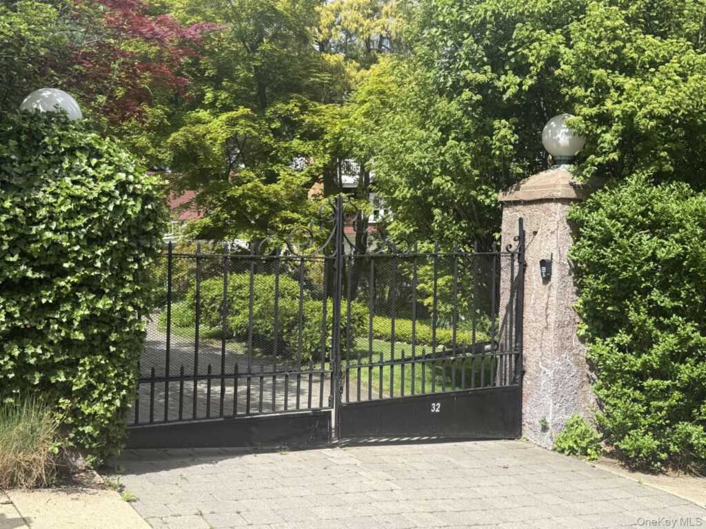 32 Laveta Place, Nyack, NY 10960 - Photo 3 of 50