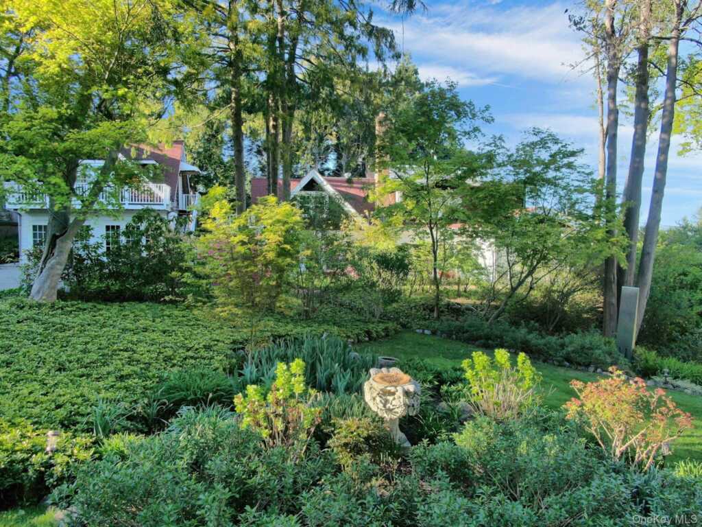 32 Laveta Place, Nyack, NY 10960 - Photo 4 of 50