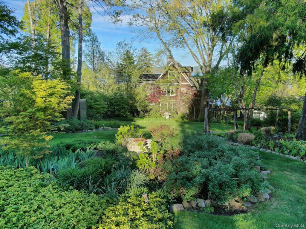32 Laveta Place, Nyack, NY 10960 - Photo 9 of 50