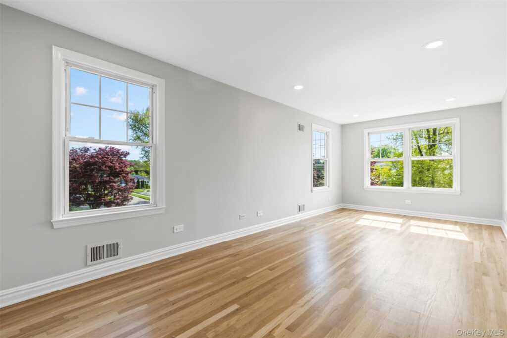 21 Keogh Lane, New Rochelle, NY 10805 - Photo 11 of 21