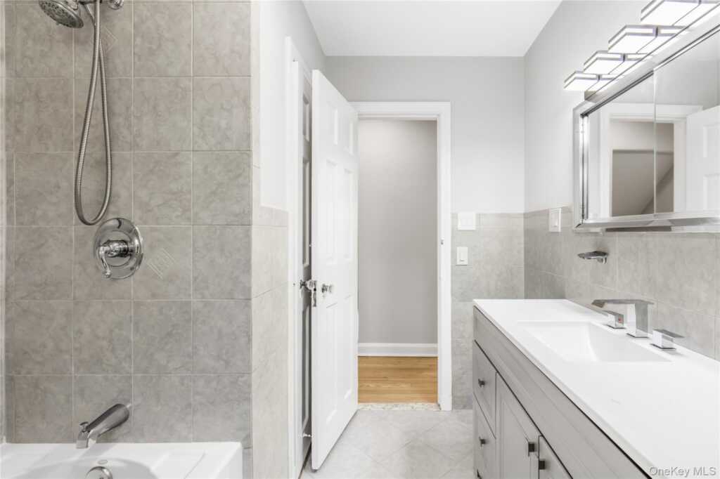 21 Keogh Lane, New Rochelle, NY 10805 - Photo 13 of 21