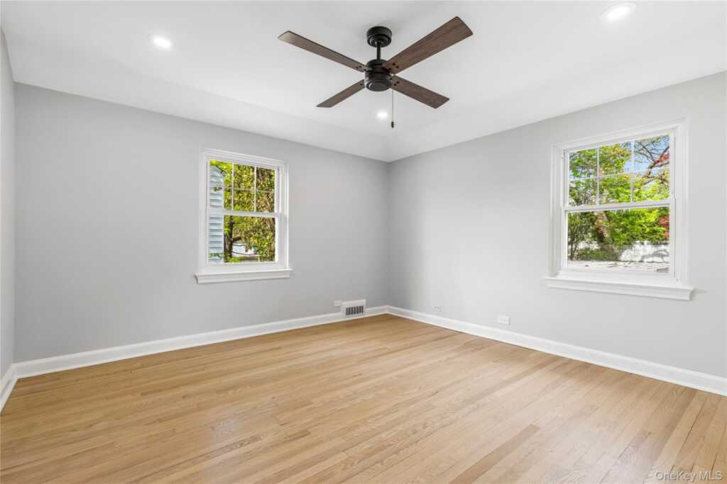 21 Keogh Lane, New Rochelle, NY 10805 - Photo 14 of 21