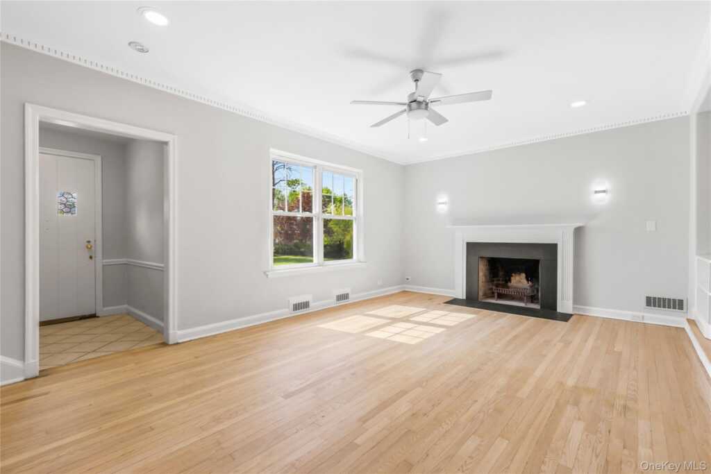 21 Keogh Lane, New Rochelle, NY 10805 - Photo 2 of 21
