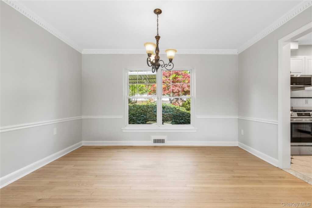 21 Keogh Lane, New Rochelle, NY 10805 - Photo 5 of 21