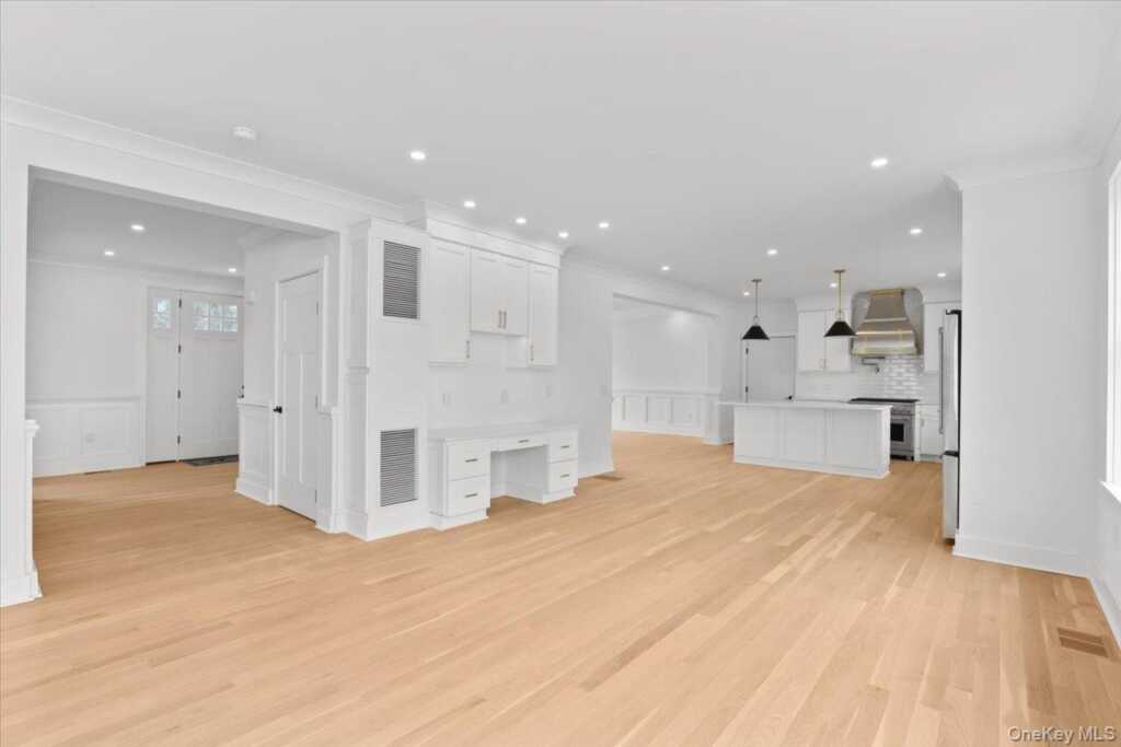 20 Hilltop Drive, Rye, NY 10573 - Photo 11 of 29