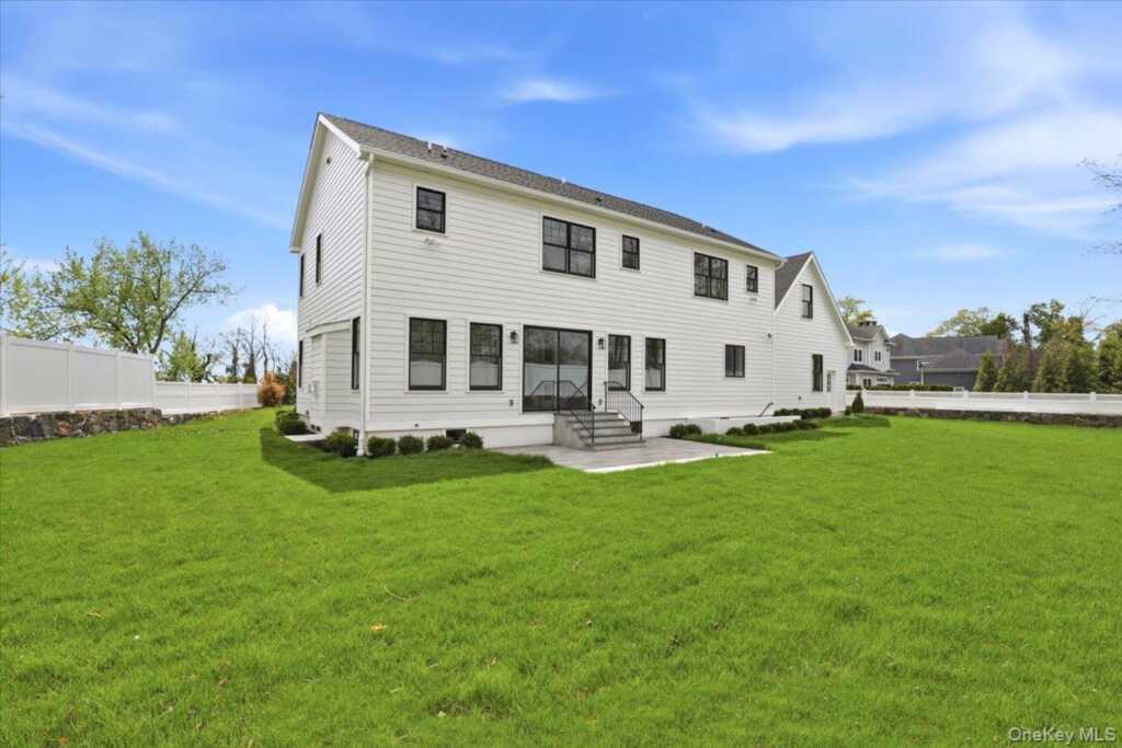20 Hilltop Drive, Rye, NY 10573 - Photo 24 of 29