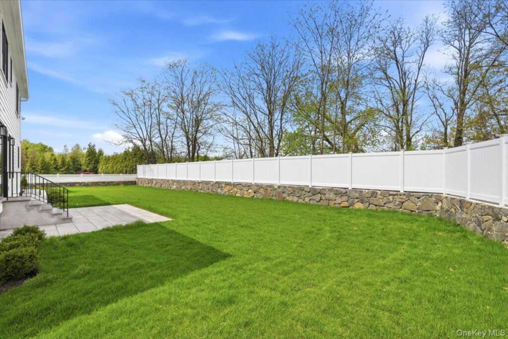 20 Hilltop Drive, Rye, NY 10573 - Photo 25 of 29