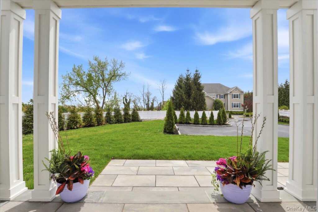20 Hilltop Drive, Rye, NY 10573 - Photo 3 of 29
