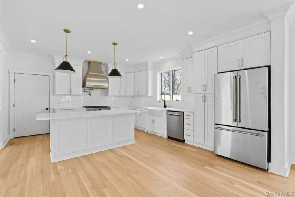 20 Hilltop Drive, Rye, NY 10573 - Photo 9 of 29
