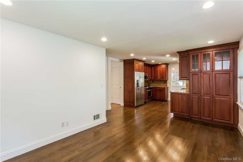 20 Walker Avenue, Rye, NY 10580 - Photo 3 of 25