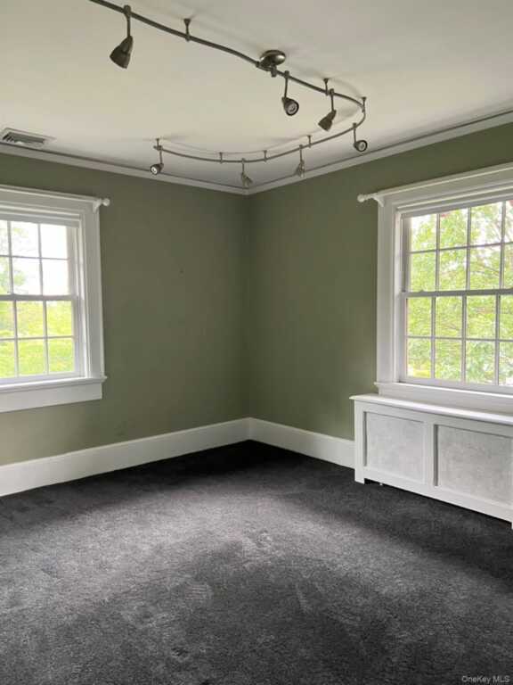 246 Beechmont Drive, New Rochelle, NY 10804 - Photo 10 of 17