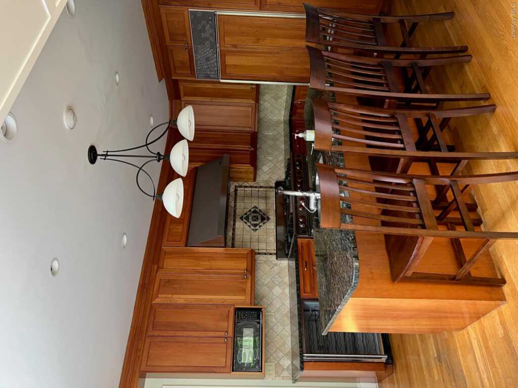 246 Beechmont Drive, New Rochelle, NY 10804 - Photo 2 of 17