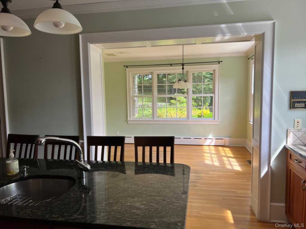 246 Beechmont Drive, New Rochelle, NY 10804 - Photo 4 of 17