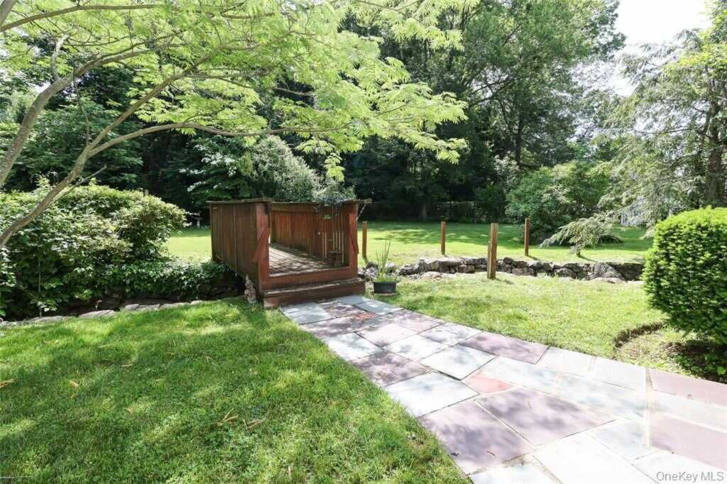 199 Hanson Lane, New Rochelle, NY 10804 - Photo 10 of 13