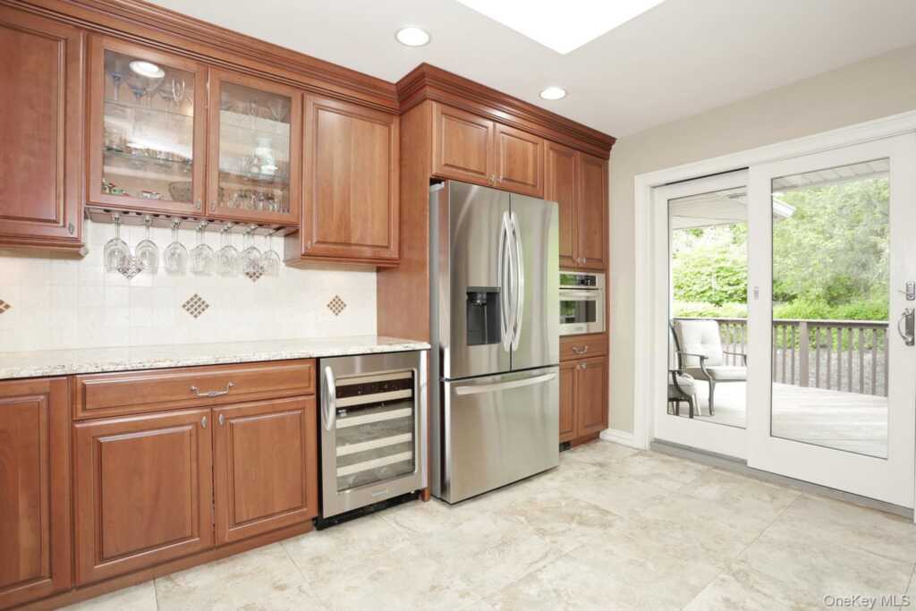 8 Medford Place, Nanuet, NY 10954 - Photo 10 of 50