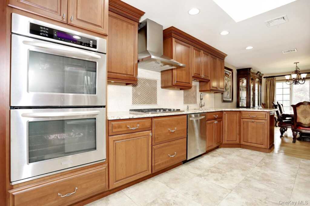 8 Medford Place, Nanuet, NY 10954 - Photo 12 of 50