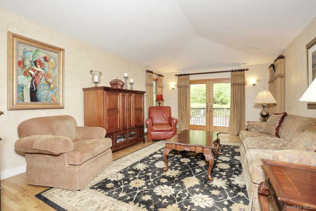 8 Medford Place, Nanuet, NY 10954 - Photo 14 of 50