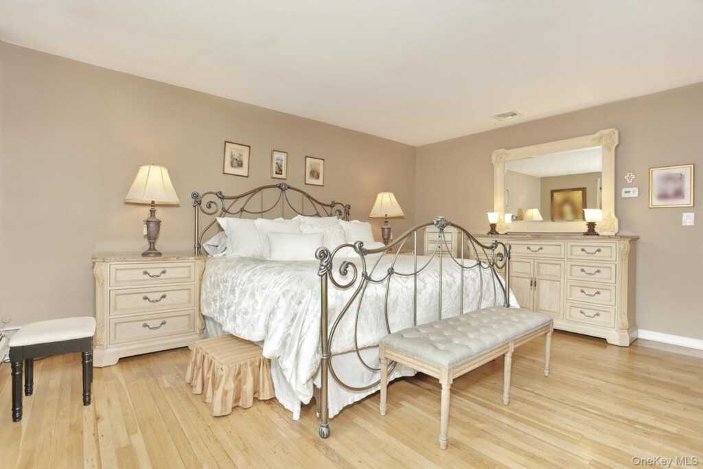 8 Medford Place, Nanuet, NY 10954 - Photo 19 of 50