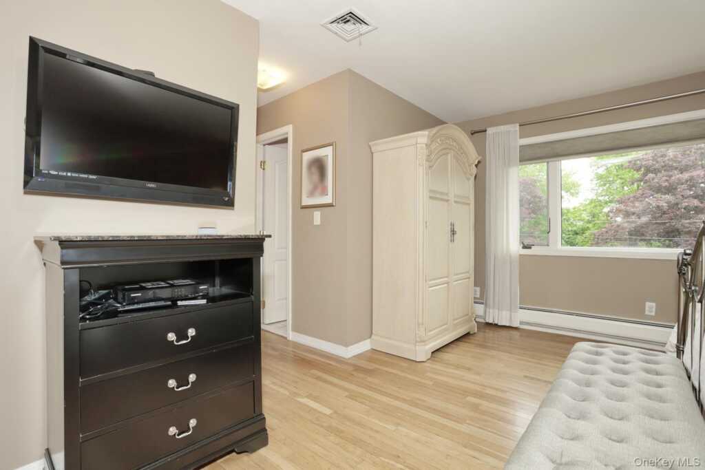 8 Medford Place, Nanuet, NY 10954 - Photo 20 of 50