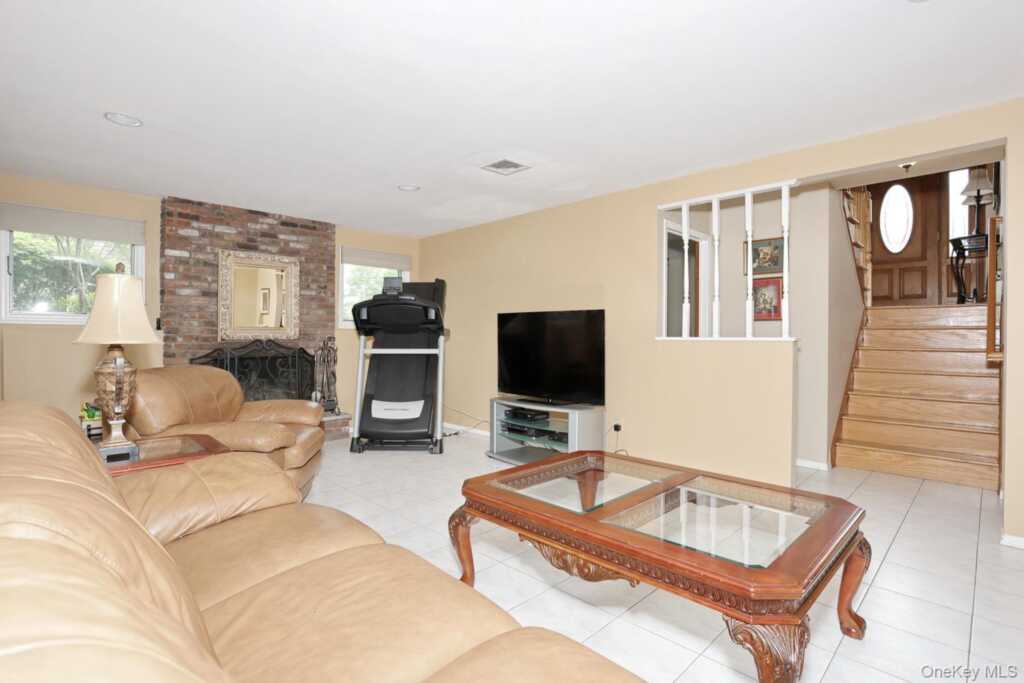 8 Medford Place, Nanuet, NY 10954 - Photo 28 of 50