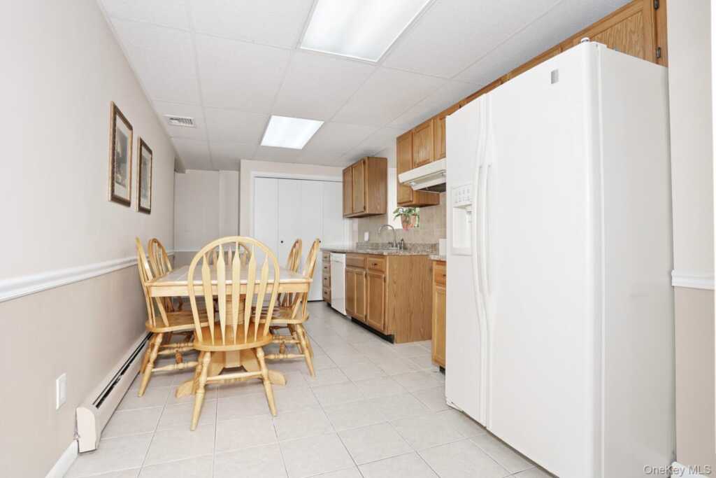 8 Medford Place, Nanuet, NY 10954 - Photo 32 of 50