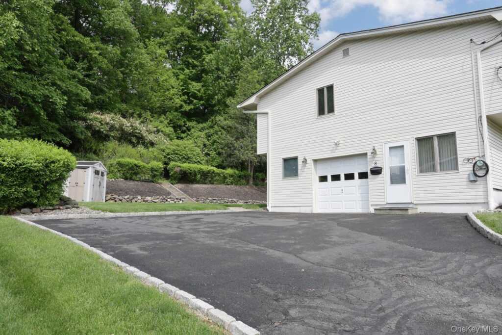 8 Medford Place, Nanuet, NY 10954 - Photo 37 of 50