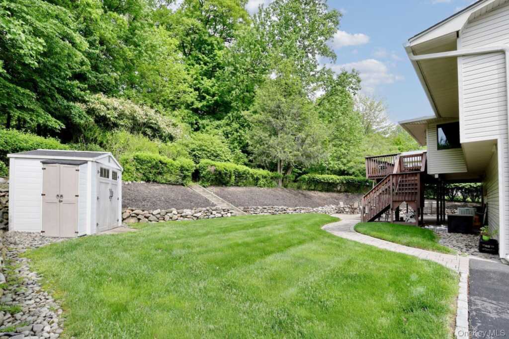 8 Medford Place, Nanuet, NY 10954 - Photo 38 of 50