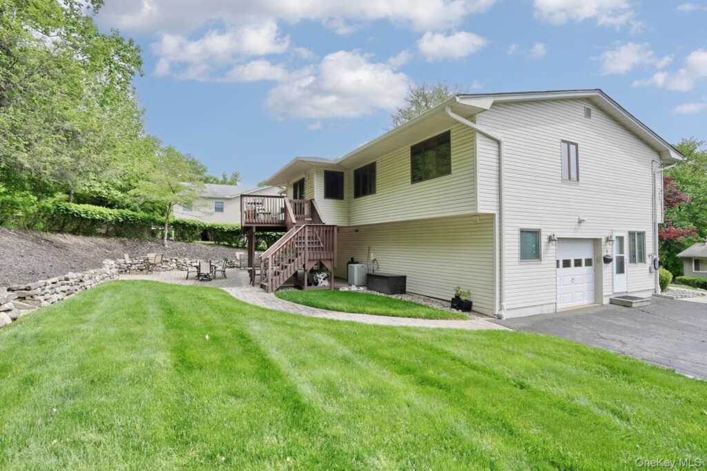 8 Medford Place, Nanuet, NY 10954 - Photo 39 of 50