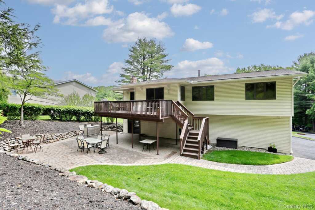 8 Medford Place, Nanuet, NY 10954 - Photo 40 of 50