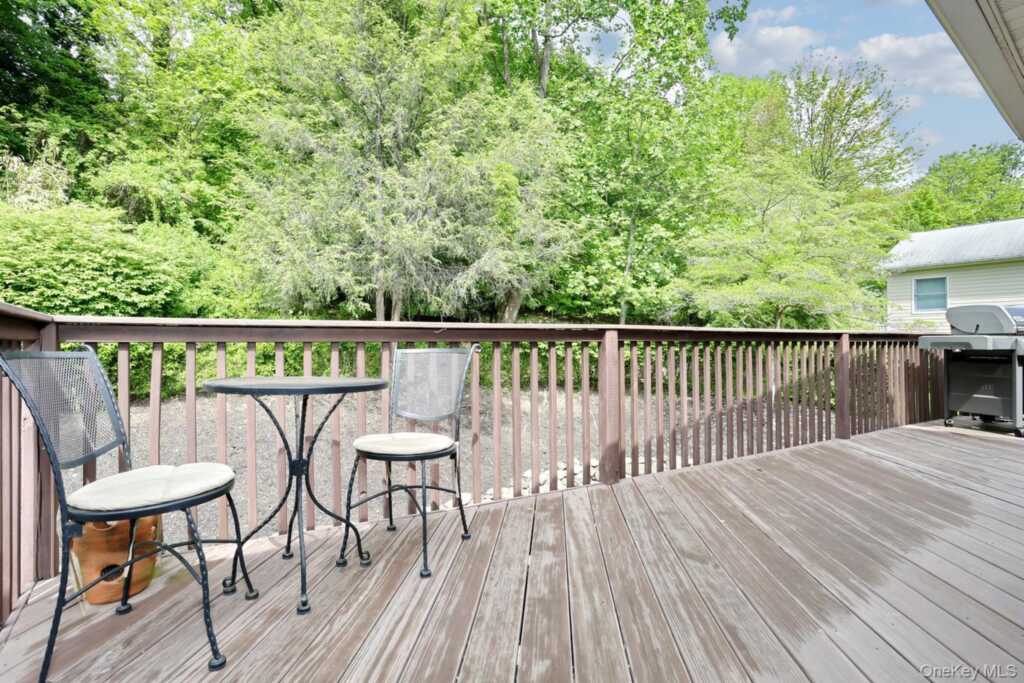 8 Medford Place, Nanuet, NY 10954 - Photo 43 of 50