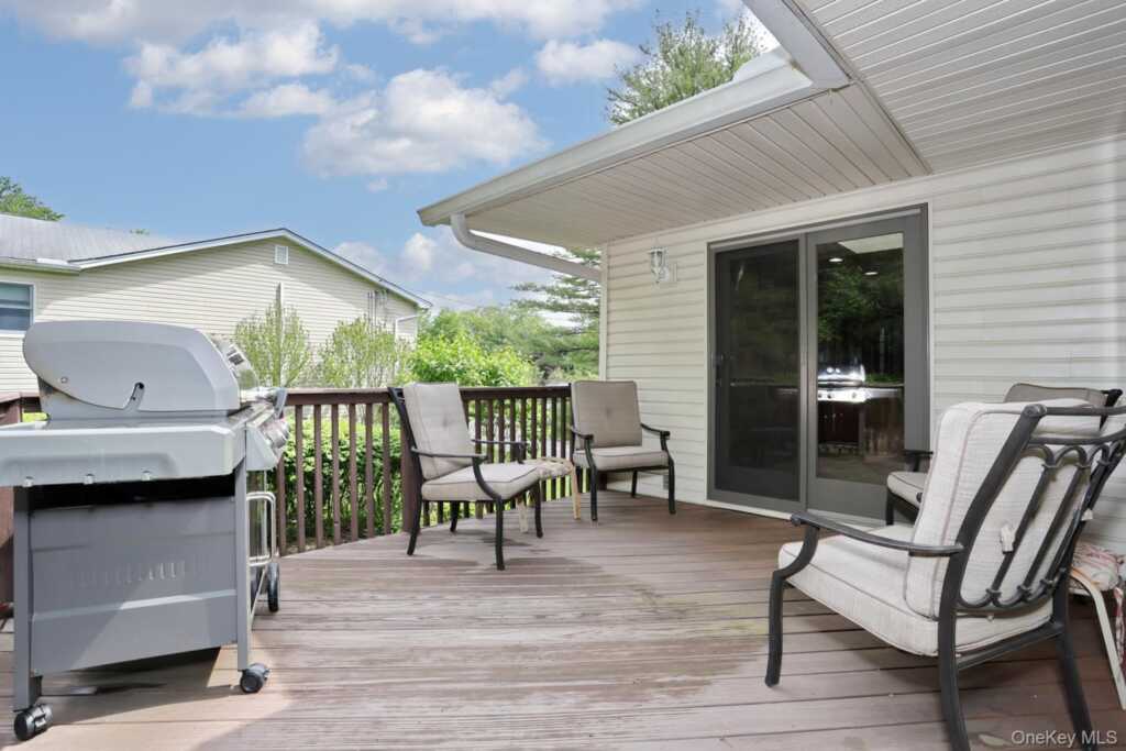 8 Medford Place, Nanuet, NY 10954 - Photo 44 of 50