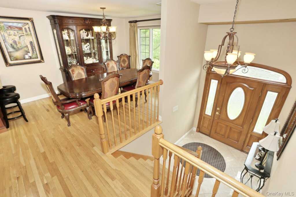 8 Medford Place, Nanuet, NY 10954 - Photo 5 of 50