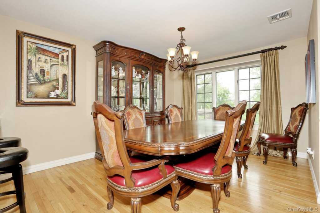 8 Medford Place, Nanuet, NY 10954 - Photo 6 of 50