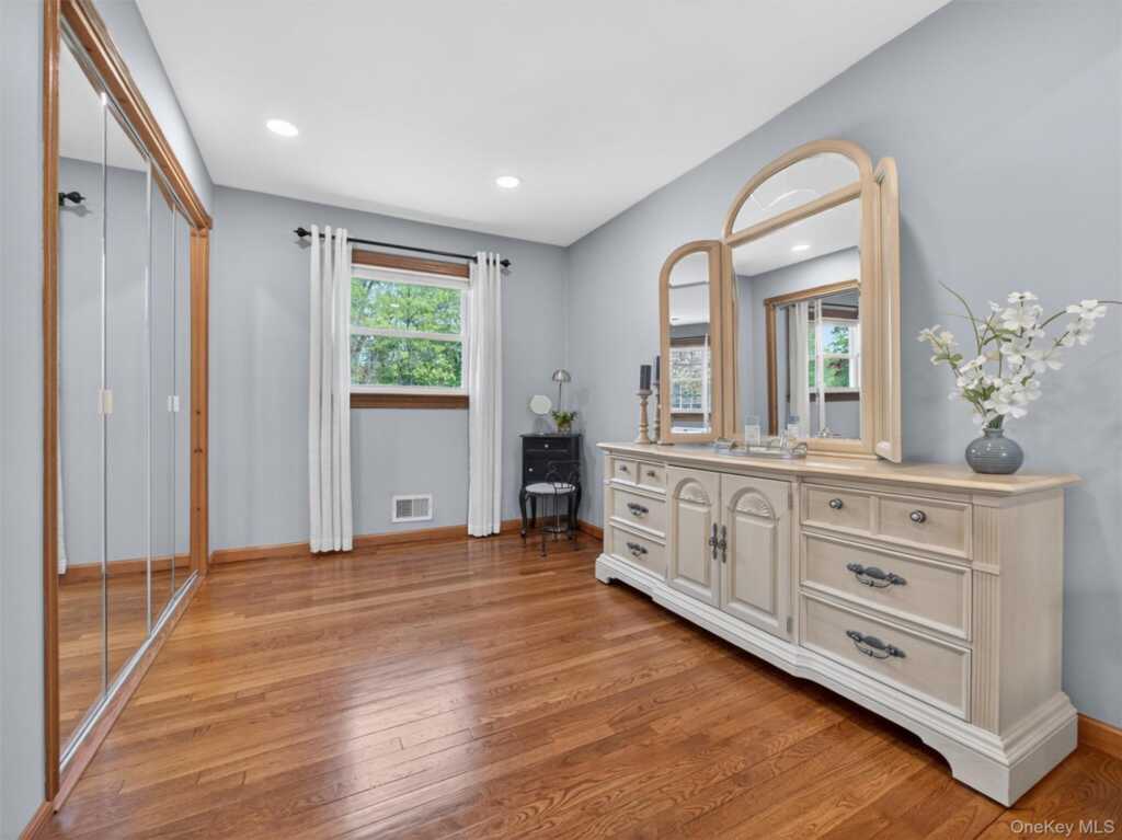 21 Foxcroft Drive, Nanuet, NY 10954 - Photo 19 of 47