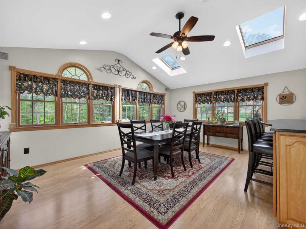 21 Foxcroft Drive, Nanuet, NY 10954 - Photo 21 of 47
