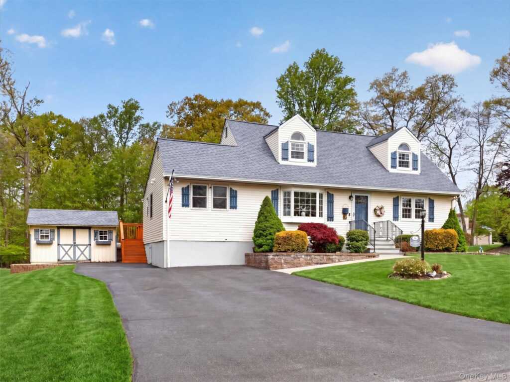 21 Foxcroft Drive, Nanuet, NY 10954 - Photo 3 of 47