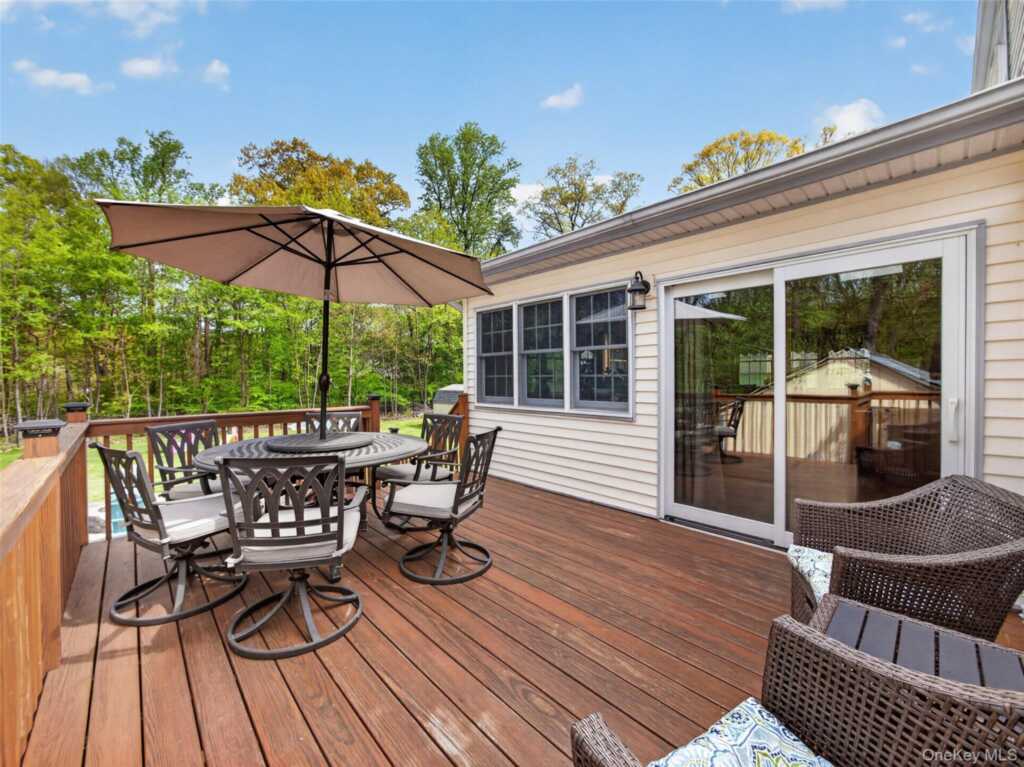 21 Foxcroft Drive, Nanuet, NY 10954 - Photo 36 of 47