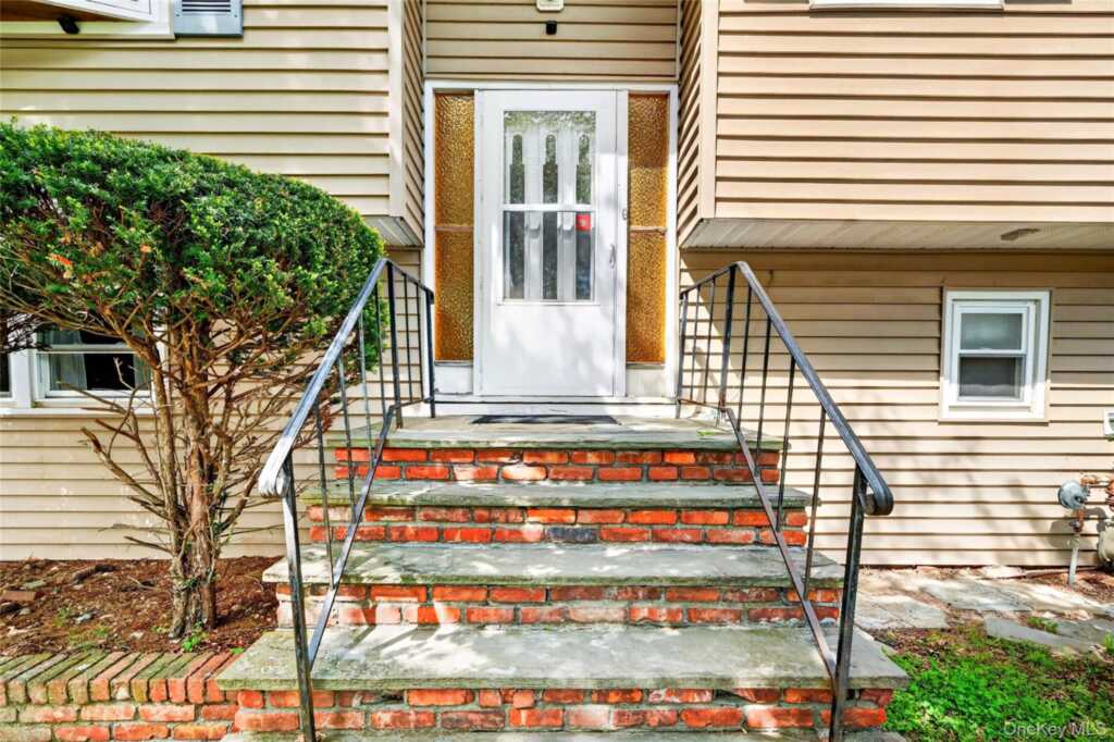 27 Hastings Lane, Stony Point, NY 10980 - Photo 3 of 32