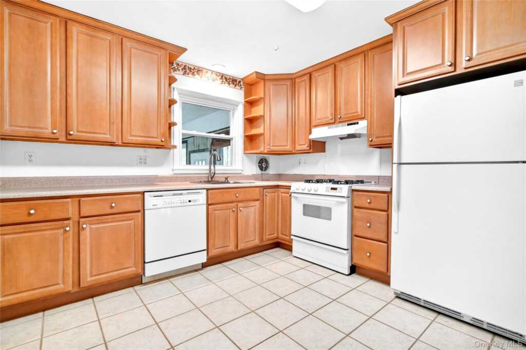 27 Hastings Lane, Stony Point, NY 10980 - Photo 8 of 32