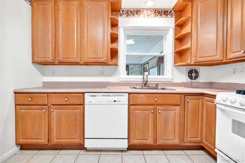 27 Hastings Lane, Stony Point, NY 10980 - Photo 9 of 32