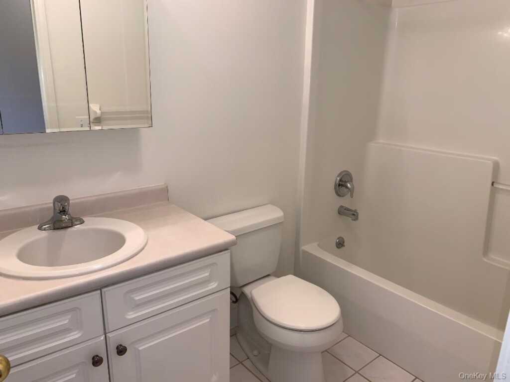 25 College Avenue, Unit #512, Nanuet, NY 10954 - Photo 13 of 24