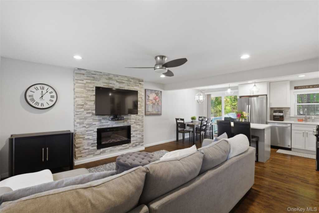 20 Glenside Drive, New City, NY 10956 - Photo 2 of 33