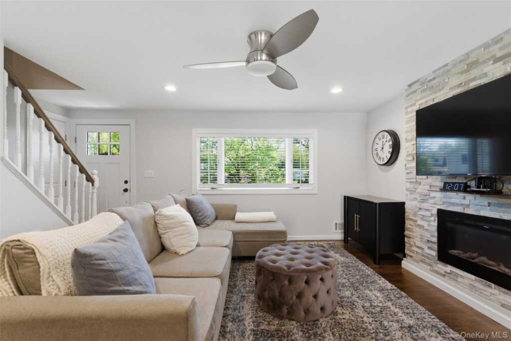 20 Glenside Drive, New City, NY 10956 - Photo 3 of 33