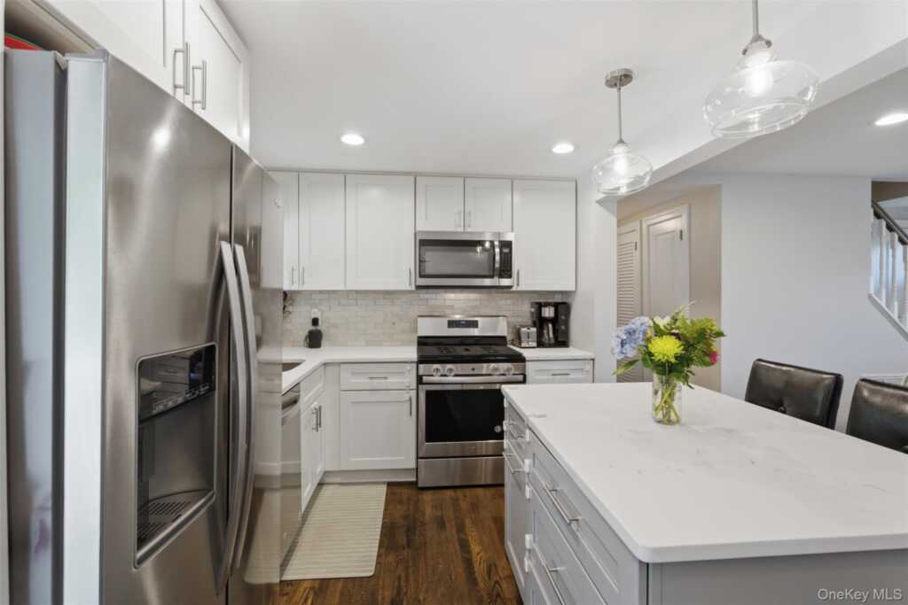 20 Glenside Drive, New City, NY 10956 - Photo 7 of 33
