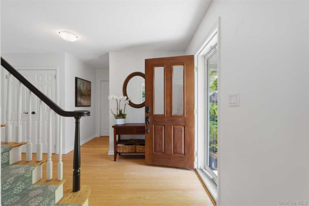136 Devonshire Road, New Rochelle, NY 10538 - Photo 3 of 34